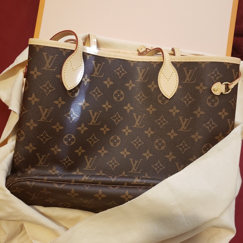 **SOLD**NWT Louis Vuitton Neverfull MM (Cherry)